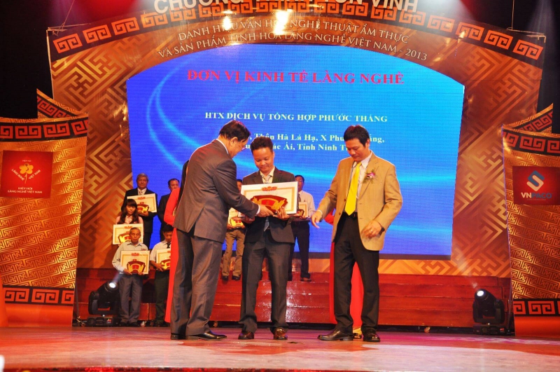 Nghệ Đăng Tự luôn lấy chữ tín làm đầu, lấy chất lượng, tính thẩm mỹ và độ bền của tượng gỗ, làm cầu nối dài lâu